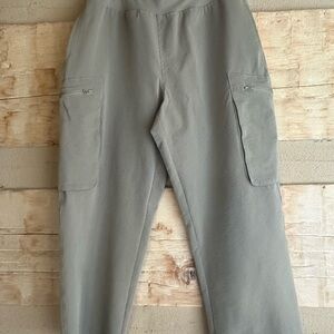 Women's Cropped Cargo Ankle Pants in Sage green